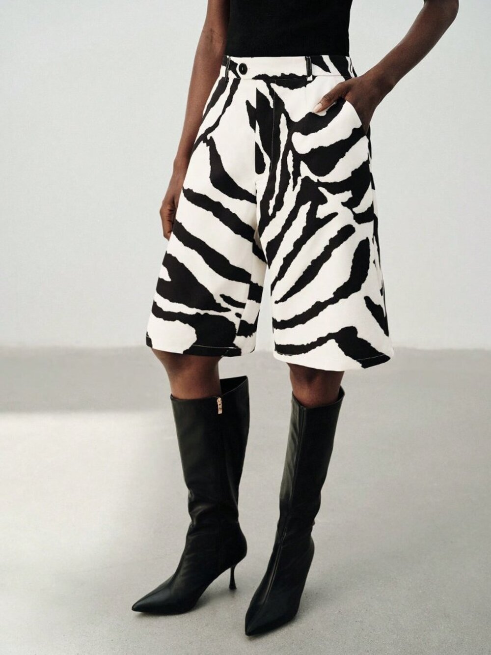 White Casual Women's Abstract Zebra Print Printed Mid-Waist Suit Shorts